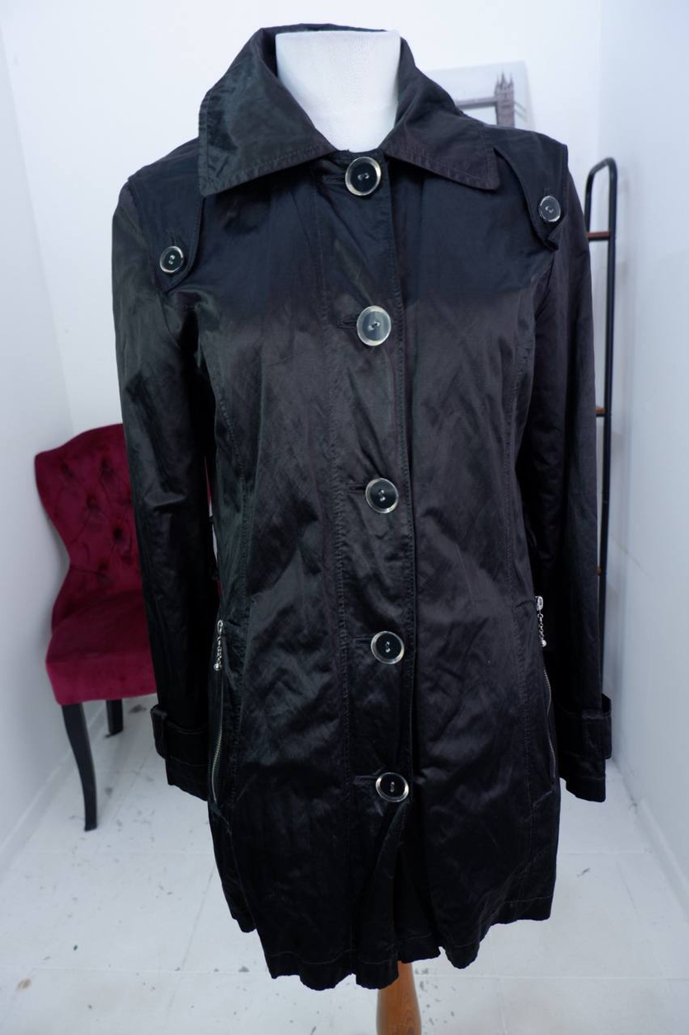 Плащ повседневной, с яркой подкладкой 44 размер