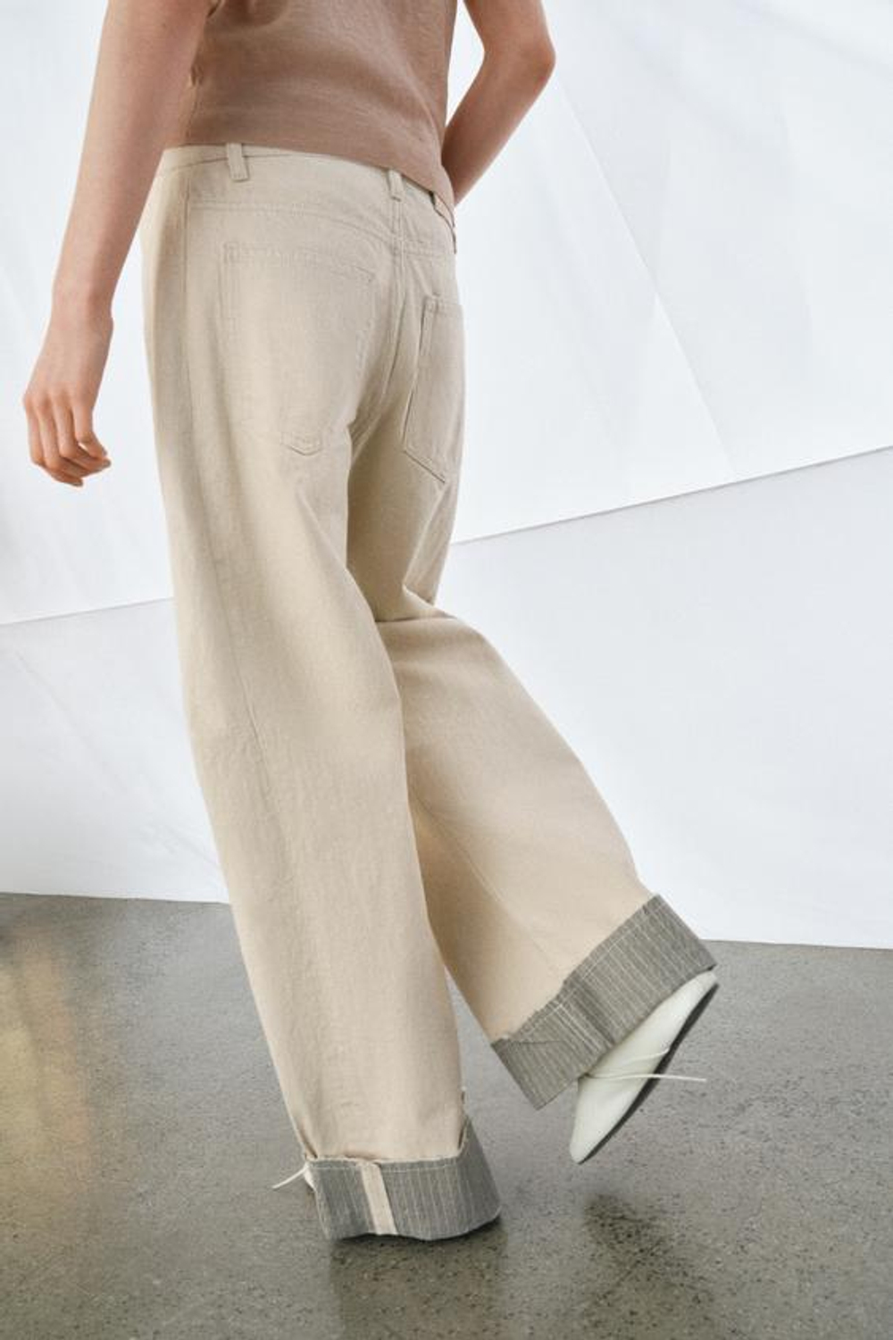 ZARA ДЖИНСЫ RELAXED СО СРЕДНЕЙ ПОСАДКОЙ — ZW COLLECTION, ЭКРЮ