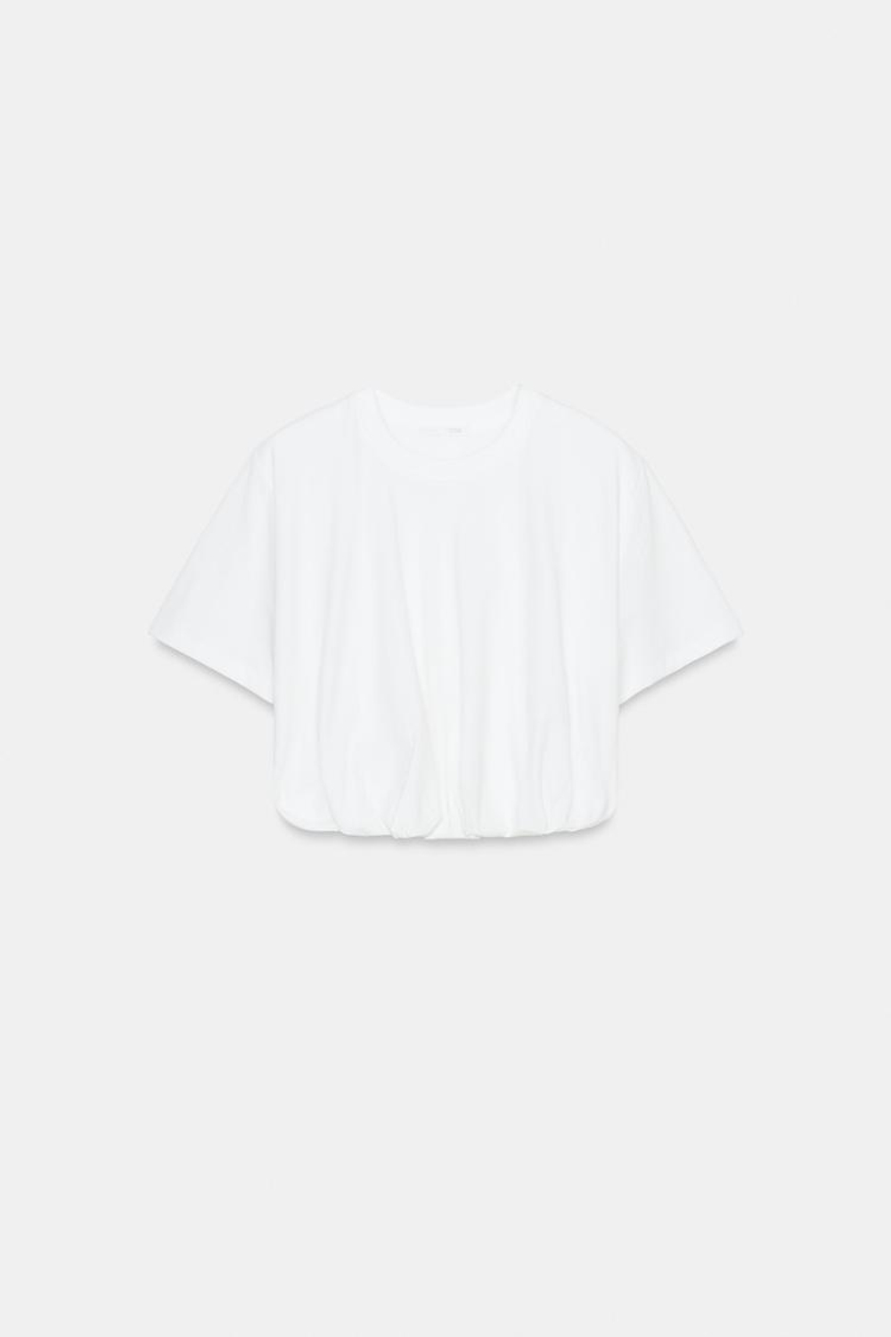 ZARA УКОРОЧЕННАЯ ФУТБОЛКА С ОБЪЕМНЫМ НИЗОМ, БЕЛЫЙ