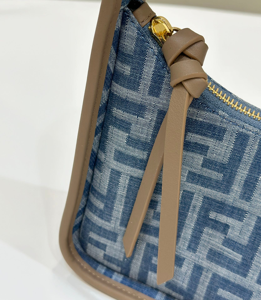 Fendi Mini Fendessence 28 cm