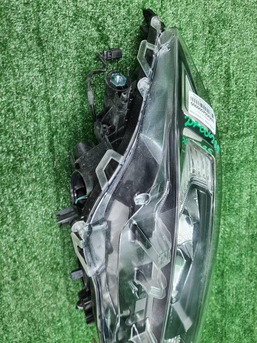 Битая Фара правая Toyota RAV4 5 XA50 (2018-нв) LED