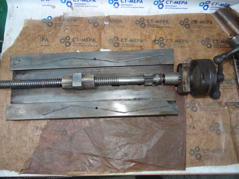 Винт поперечной подачи 1А616 с гайкой и кареткой (суппортом)