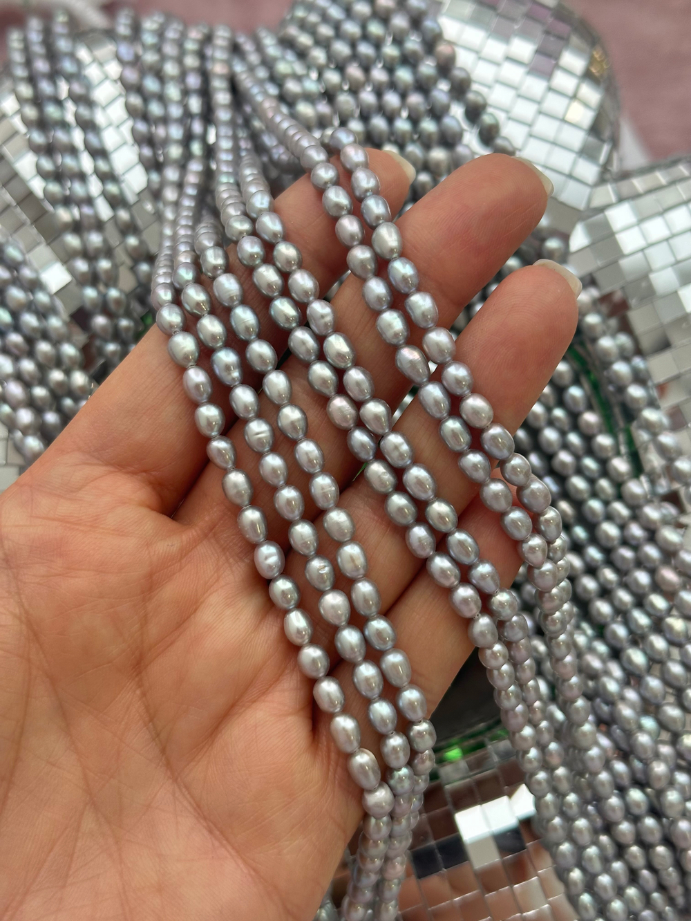Жемчуг серый натуральный рис 4,6-4,8мм, 5А