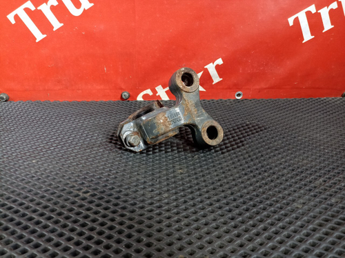 Кронштейн стабилизатора передний