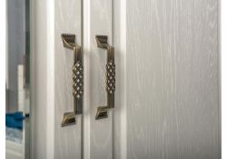 Шкаф Ливерпуль с зеркалом белый / ясень ваниль