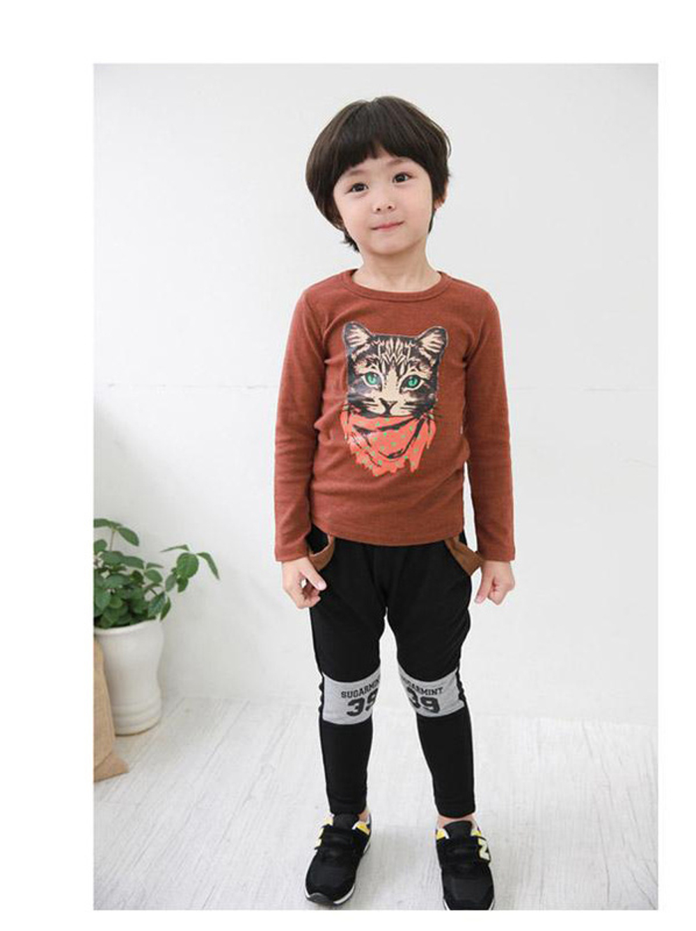 Брюки для мальчика с карманами и надписью Sugarmint 39 на коленях