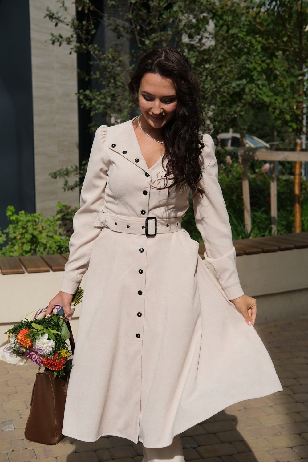 Платье жемчужно-бежевое из микровельвета