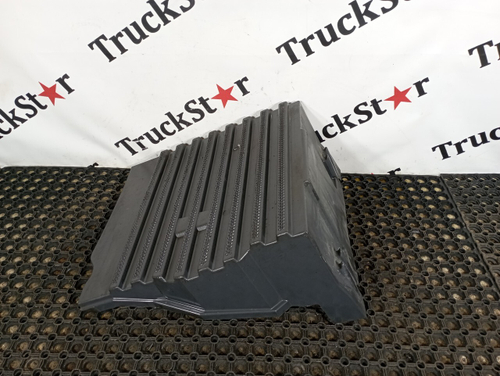 Крышка ящика АКБ