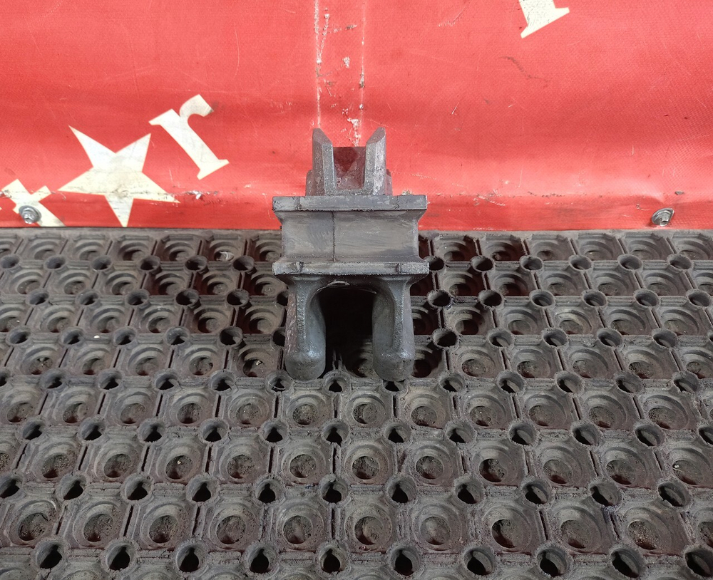 Подушка двигателя передняя