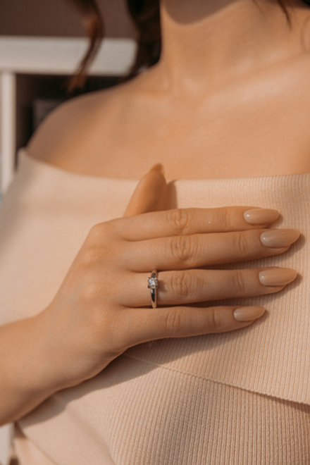 Классическое кольцо с бриллиантом