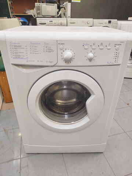 Стиральная машина Indesit IWSB 5085 5 кг б/у