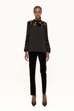 Блузка с бархатной вставкой