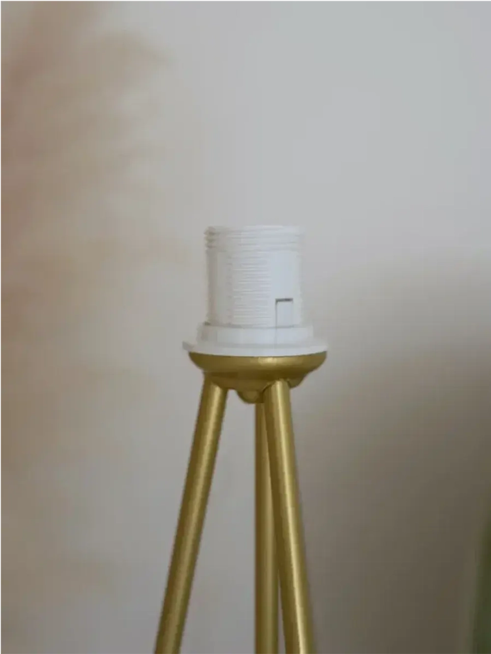 Торшер напольный с абажуром в гостиную современный