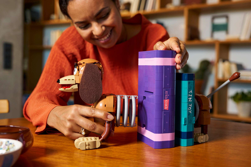 Конструктор LEGO Disney 43301 Toy Story Slinky Dog Bookends