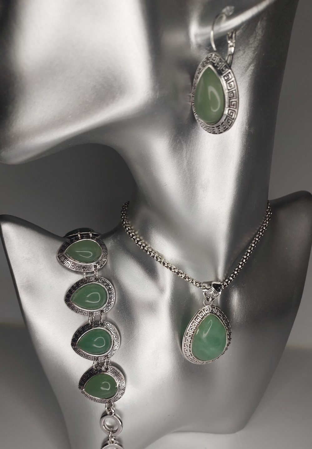 Комплект бижутерии Нефрит подвеска цепочка серьги, браслет. Капля (натуральный камень, бижутерный сплав)