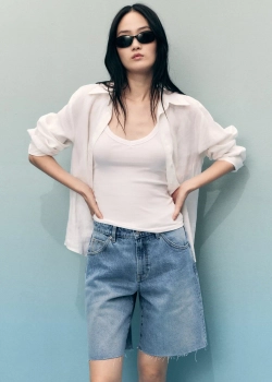 Джинсовые бермуды с бахромой по низу