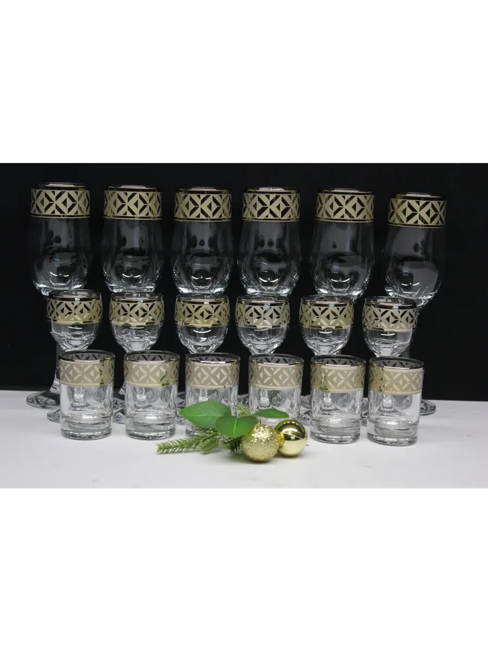 Подарочный набор 18 предметов с бокалом