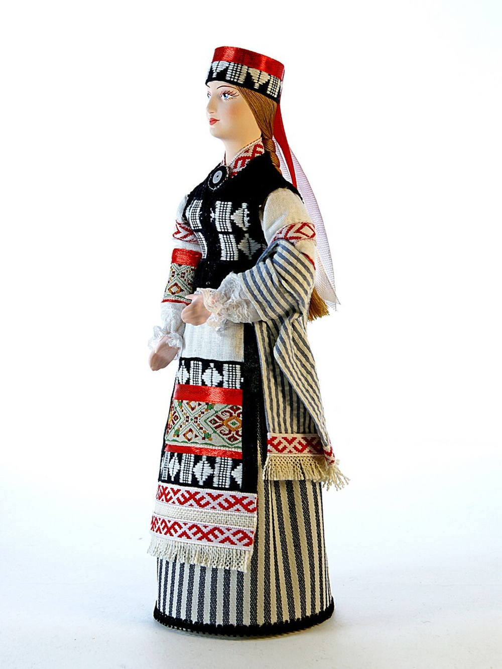 Кукла фарфоровая Литовка в национальном костюме