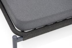 "Позитано" лежак плетеный из роупа, каркас алюминий темно-серый (RAL7024) муар, роуп темно-серый круглый, ткань темно-серая 027