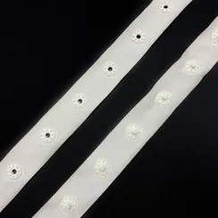 Кнопки на ленте молочные