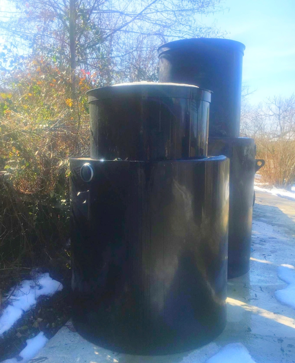 Станция биологической очистки Канада K-Home 3.0 PR Вертикальная / 3000 л. в сутки / 15 чел. / принудительный сброс / компрессорная аэрация (1930x1930x2200см;черный) - арт.556112.1