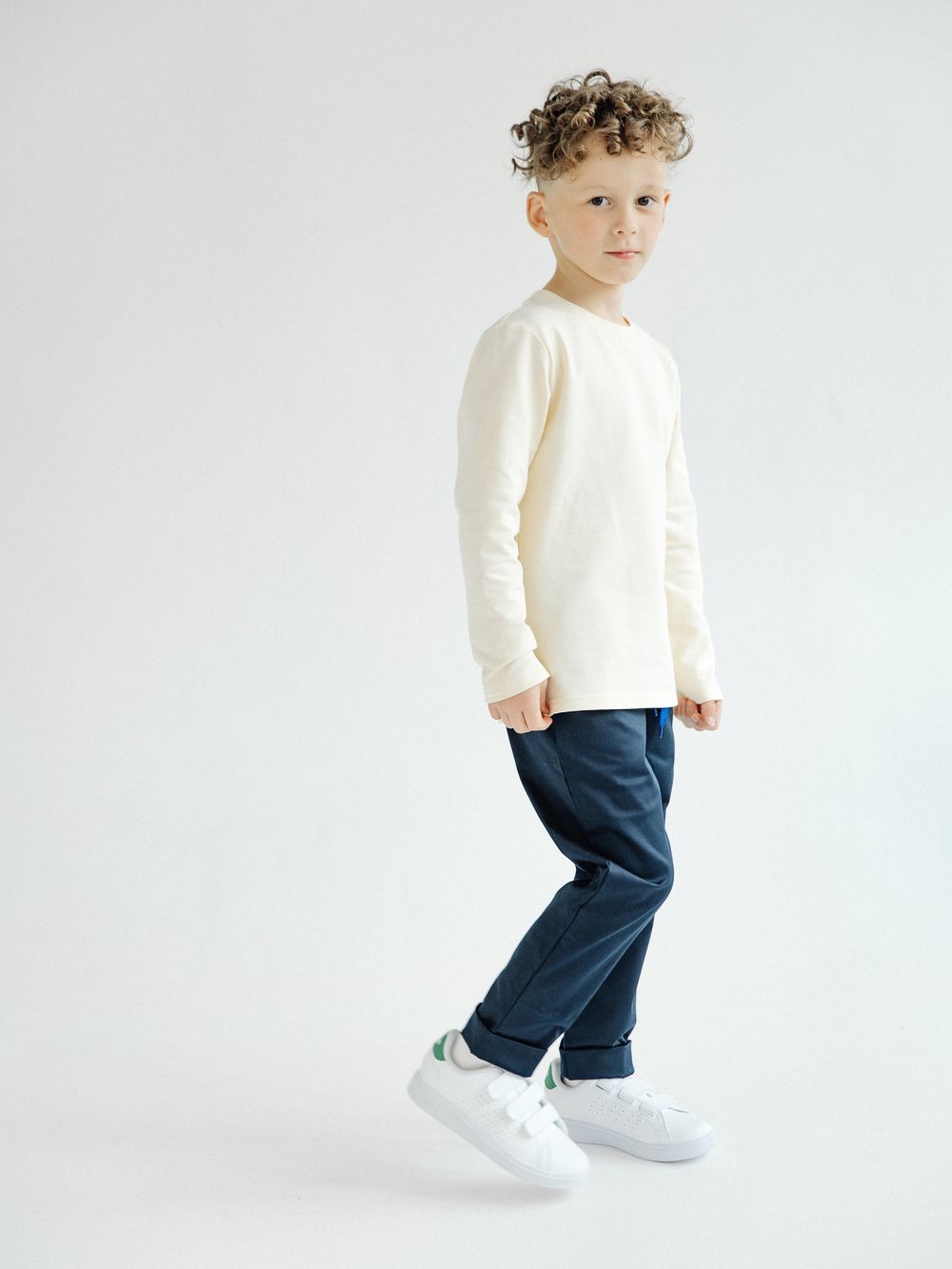 Лонгслив сливочного цвета