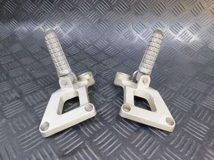 Подножки пассажирские Kawasaki ZZR 400 98 (с кронштейнами) 053085