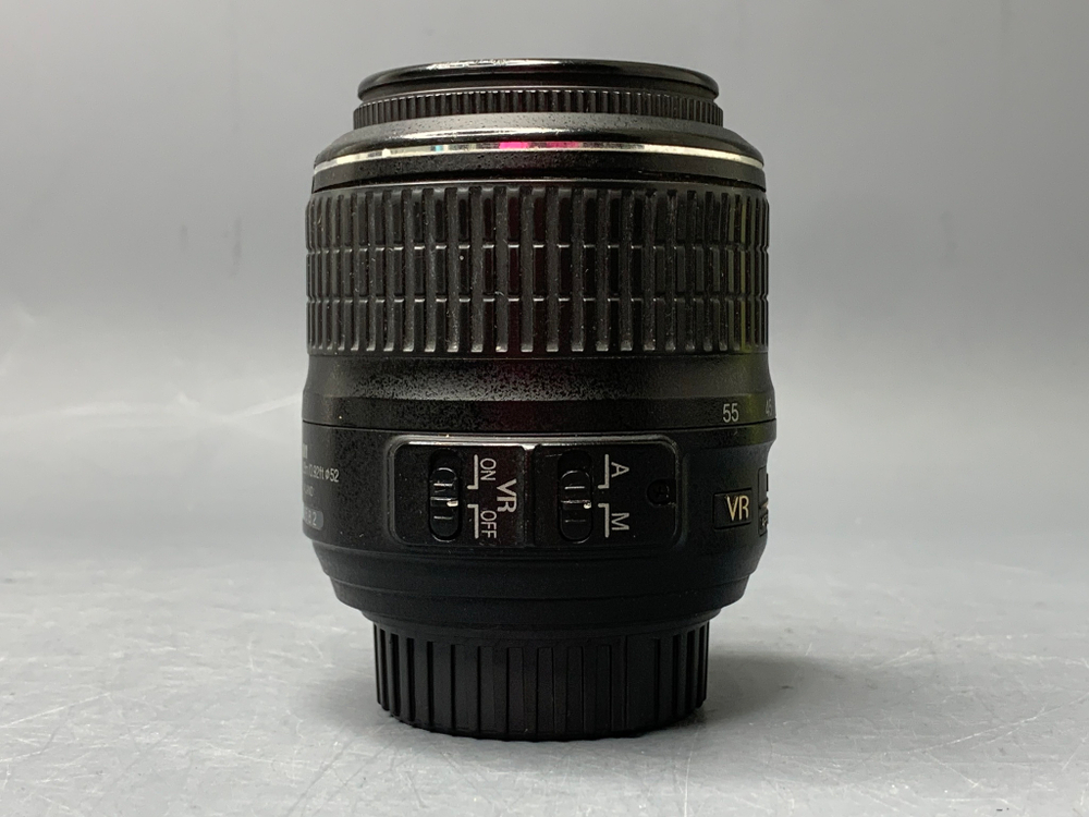 Nikon 18-55mm f/3.5-5.6G VR небольшой скол на корпусе