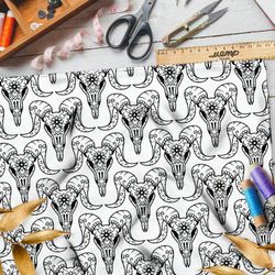 Ткань блэкаут сахарные козьи черепа на белом фоне