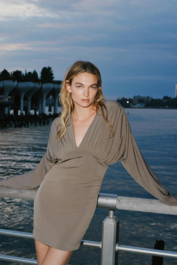 ZARA КОРОТКОЕ ПЛАТЬЕ С ОБЪЕМНЫМИ ДЕТАЛЯМИ, СЕРО-КОРИЧНЕВЫЙ