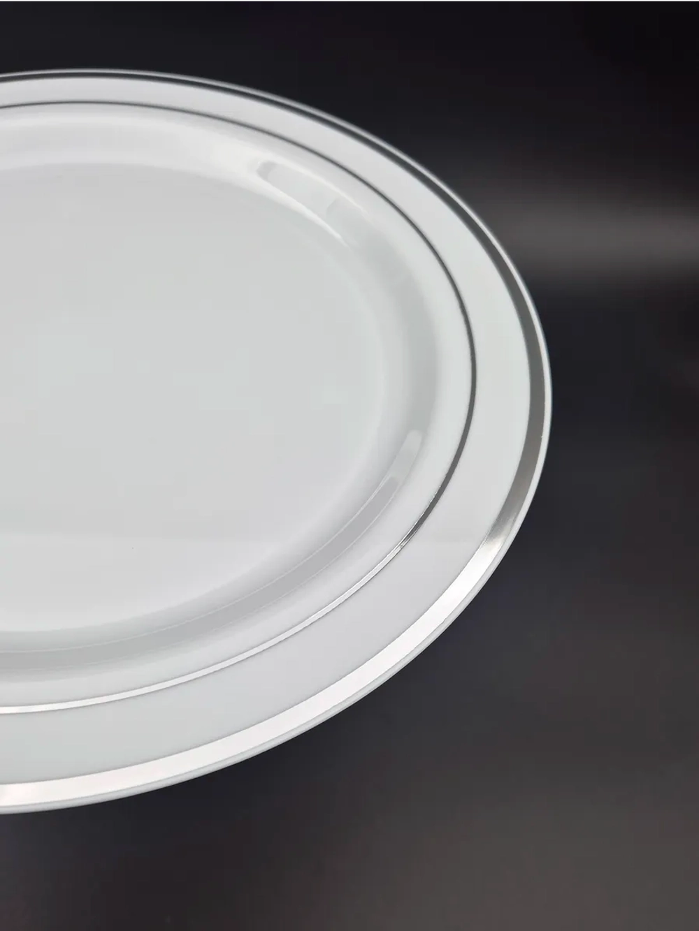 Пластиковые одноразовые тарелки 26см 200 штук