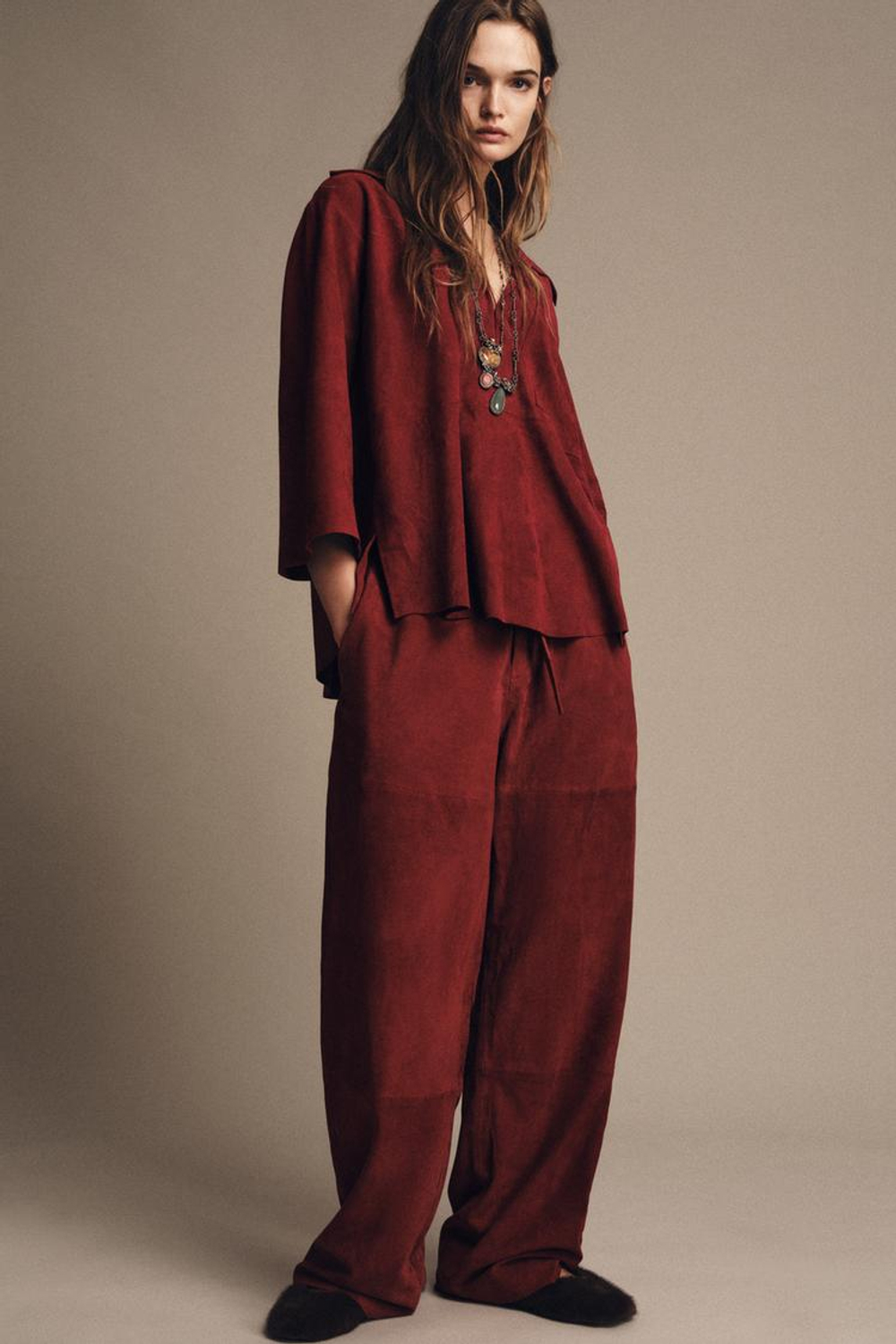 ZARA БРЮКИ ИЗ ЗАМШИ - LIMITED EDITION, БУРГУНДИ