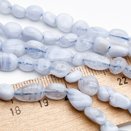 Агат голубой бусины ("Сапфирин"), сорт Б, размер около 5-8 мм, цена за нить 38 см