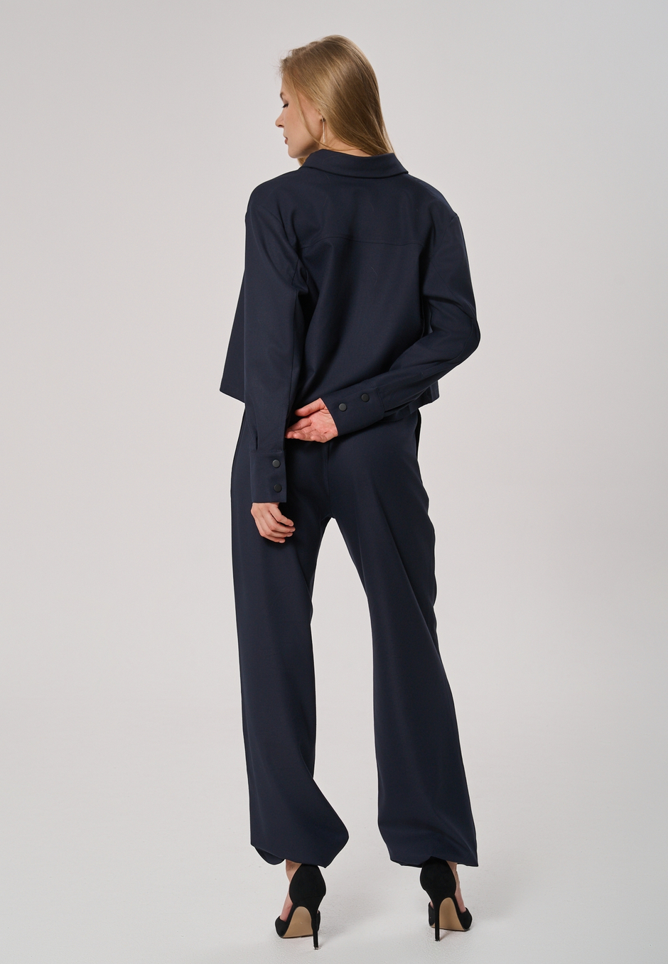 Брюки с поясом на резинке синие