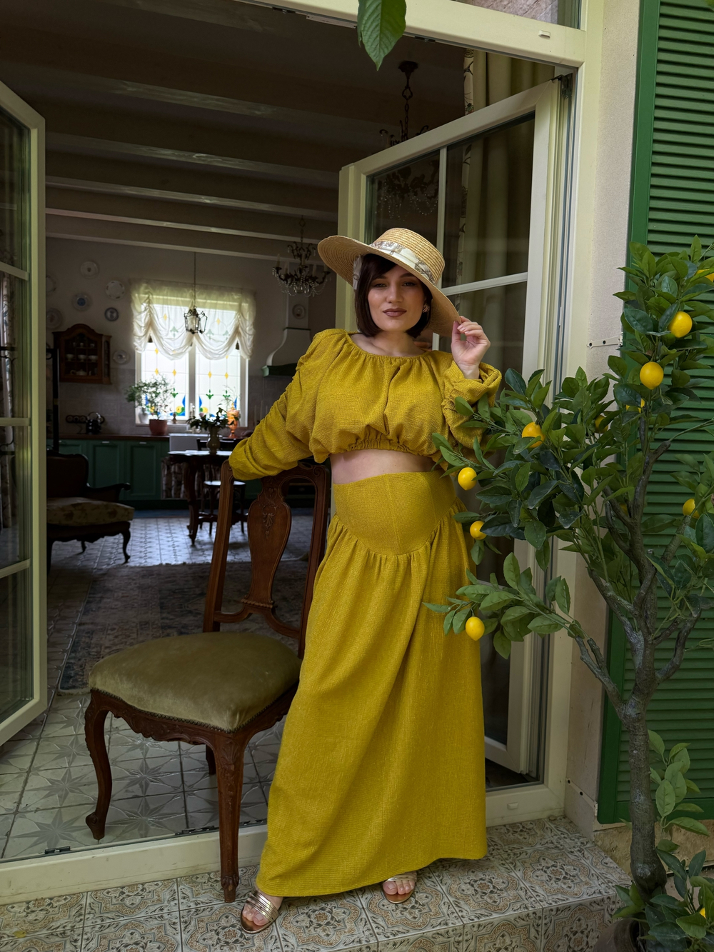 Канотье со средней тульей и лентами