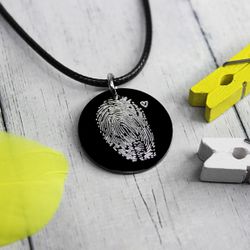 Чёрный кулон подвеска с отпечатком пальца на заказ