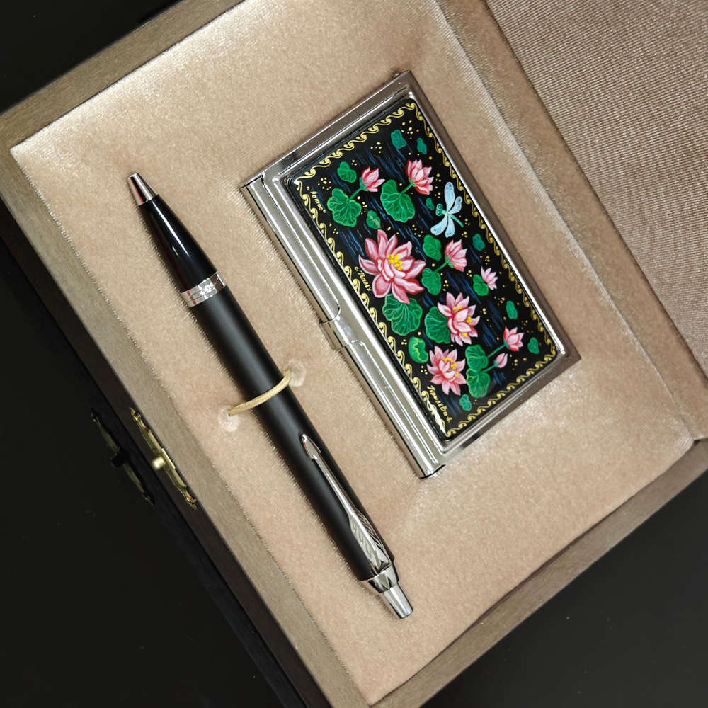 Набор подарочный "Лотосы" визитница персональная с ручной росписью и ручка Parker