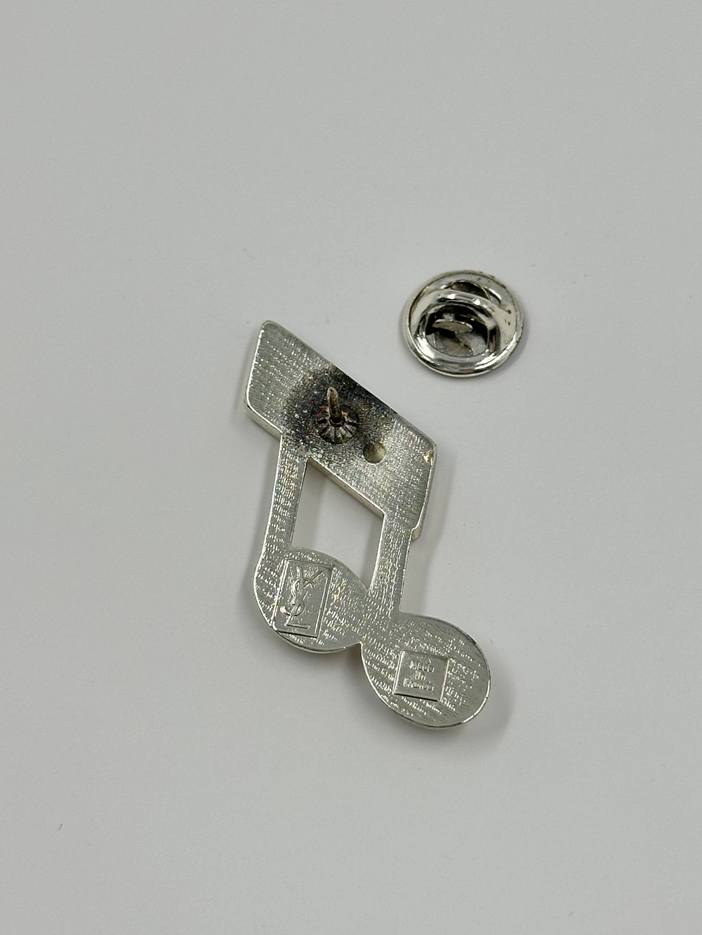 Брошь пин Нота Yves Saint Laurent