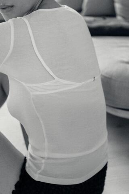 ZARA ФУТБОЛКА ИЗ ЛИОЦЕЛЛА С ДЕТАЛЬЮ НА СПИНКЕ, ЖЕЛТОВАТО-БЕЛЫЙ