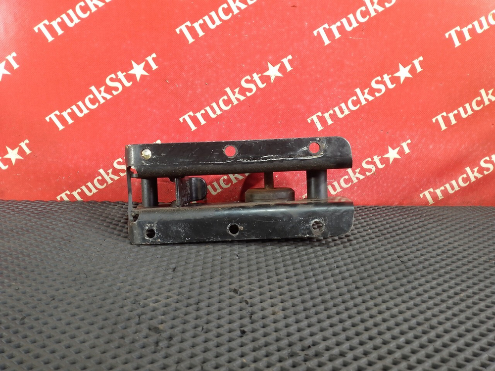 Кронштейн торсиона кабины левый 2024г.