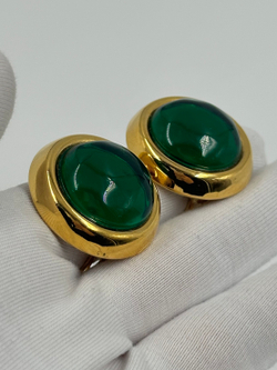 Клипсы с зелёными кабошонами Oscar de la Renta