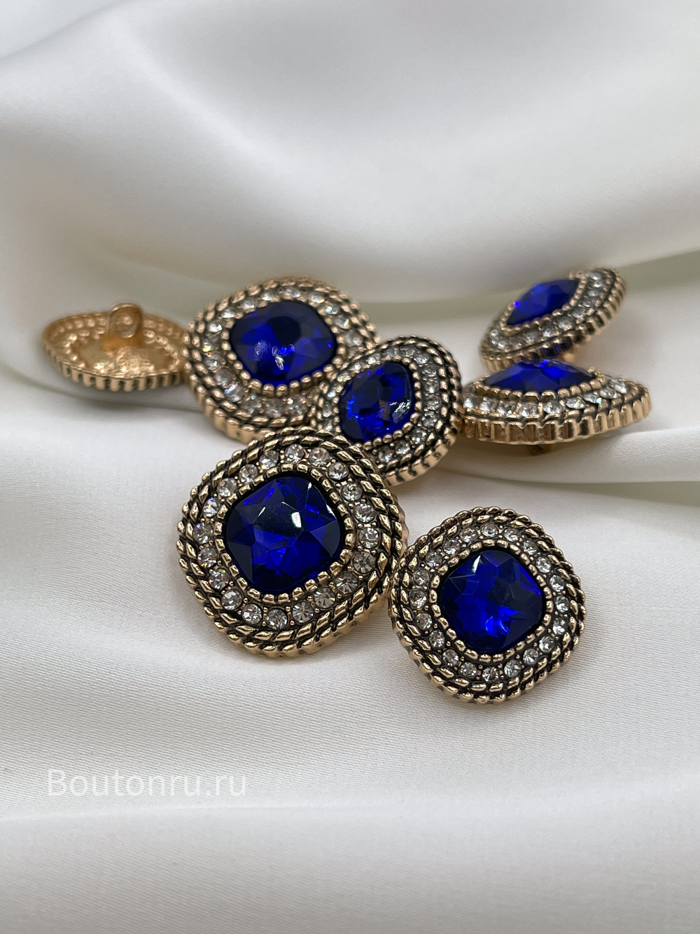 Пуговицы Квадрат золотые синие со стразами и косичкой