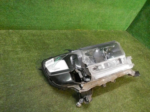 Битая Фара правая Toyota Land Cruiser 200 (2015-2021) LED Black