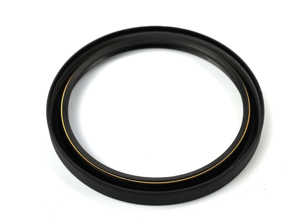 Сальник 142х168х15-2.2 а/м КАМАЗ-ЕВРО задней ступицы, чёрный с пружиной, без обоймы, NBR (Балаково)