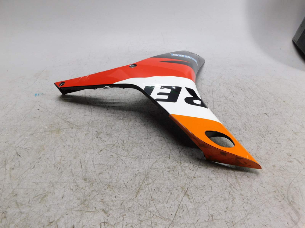 Пластик боковой левый Honda CBR600RR 06-08 64370-MFJ-D000
