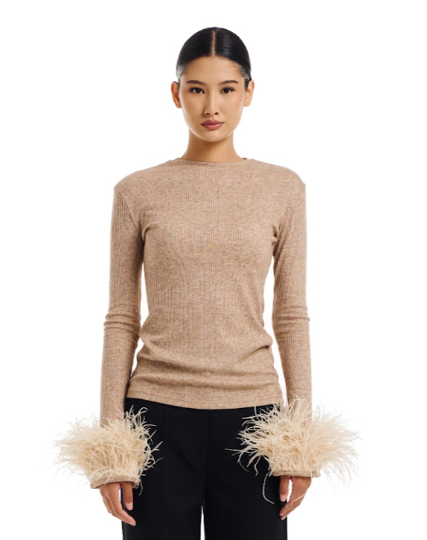 Кофта лапша с перьями на рукавах бежевая