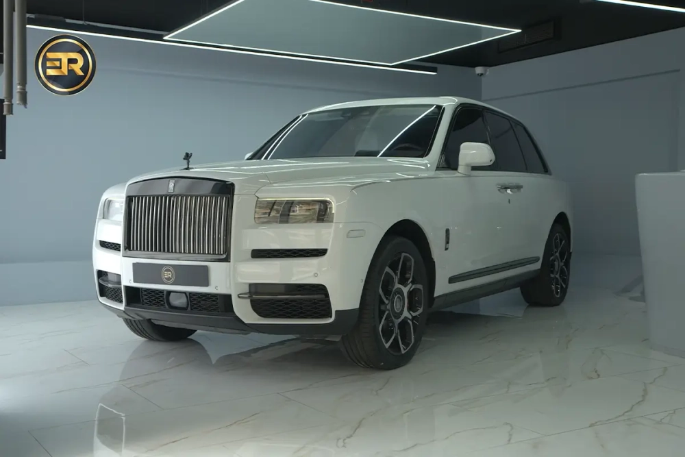 Rolls Royce Cullinan White Black Badge