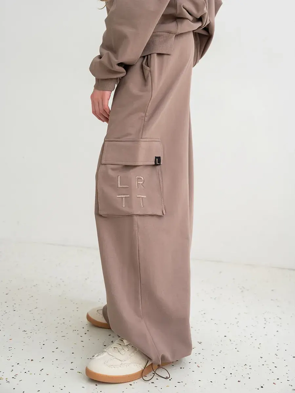 Спортивный костюм для девочки в школу