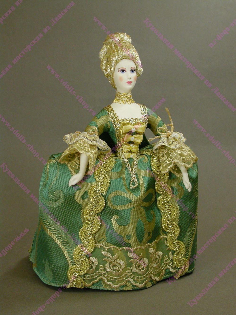 Сувенирная кукла в платье со складками Ватто