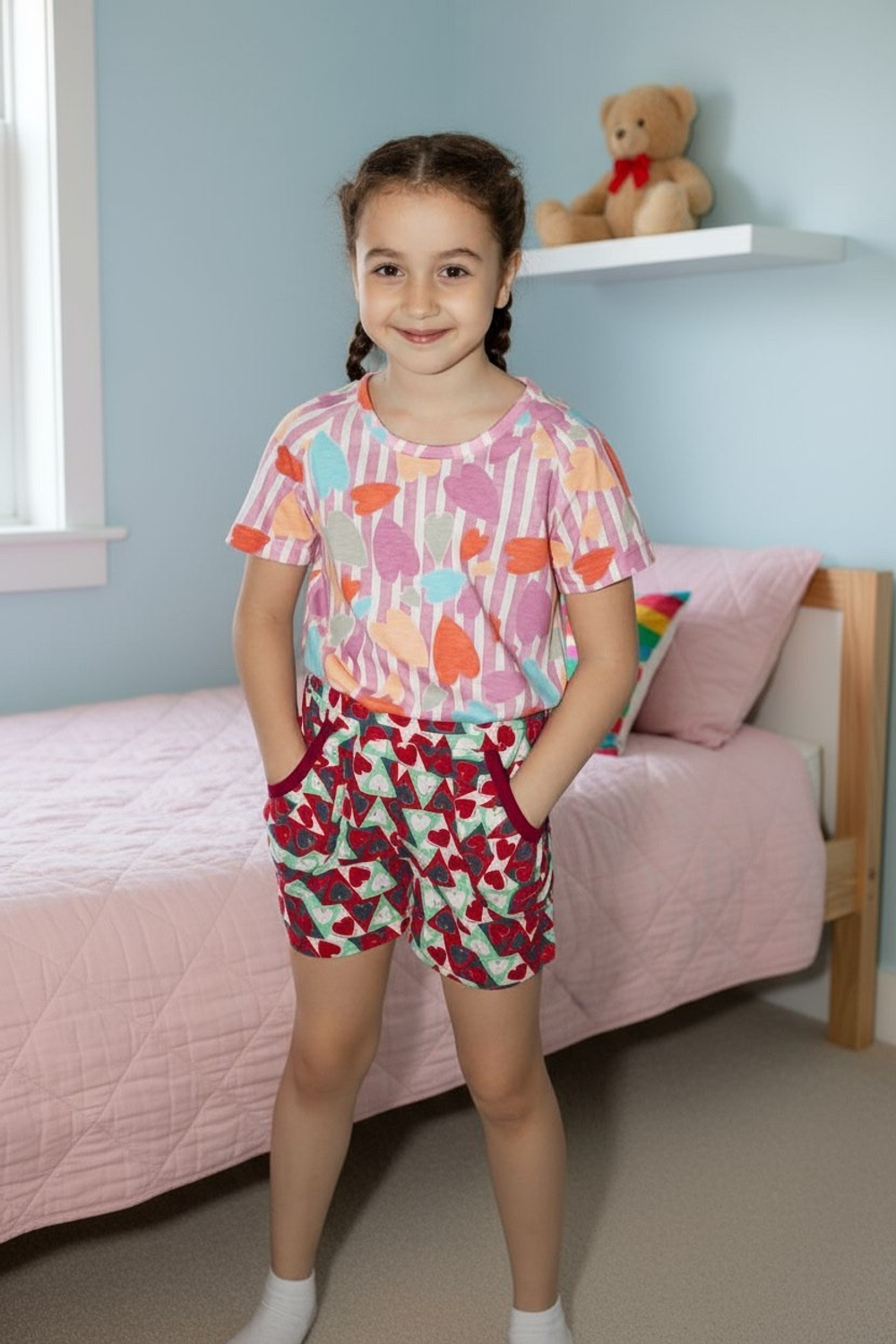 Шорты на девочку цветные с карманами///Расцветки моделей обновляются каждую неделю. ОСТАВЛЯЕМ ЗА СОБОЙ ПРАВО отправить расцветку, которая есть на складе.